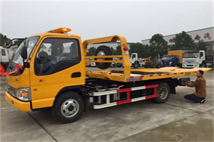 咸宁哪里有拖车服务